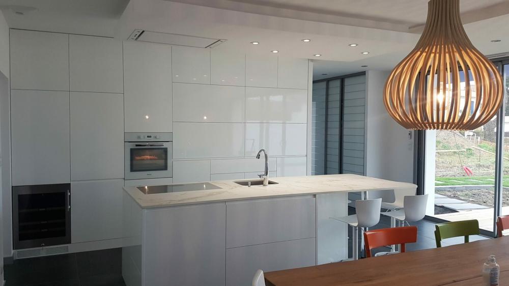 Cuisine-moderne-blanc-lacque