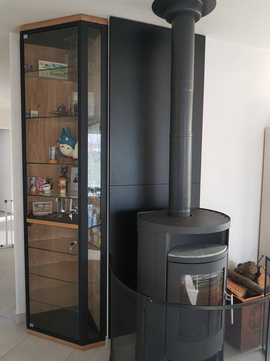 Etagere-bois-noir-verre