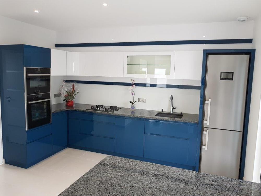 Cuisine-bleu-blanc-lacque